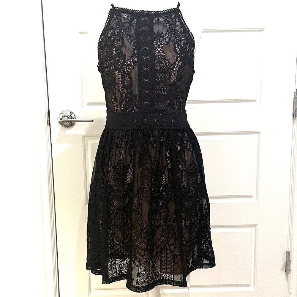 FRANCESCA'S COLLECTIONS BLACK LACE OVERLAY DRESS MEDIUM